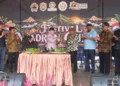 Bupati Kendal, Dyah Kartika Permanasari, saat menghadiri tradisi Nyadran Gunung di area Wisata Kalikesek, Desa Sriwulan, Kecamatan Limbangan, Minggu, 20 September 2026. (Anik Kustiani/Lingkarjateng.id)