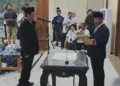 Bupati Rembang, Harno, melantik mantan Sekda Fahrudin menjadi Kepala BPBD di Kantor Bupati Rembang, Rabu, 23 September 2026. (Vicky Rio/Lingkarjateng.id)
