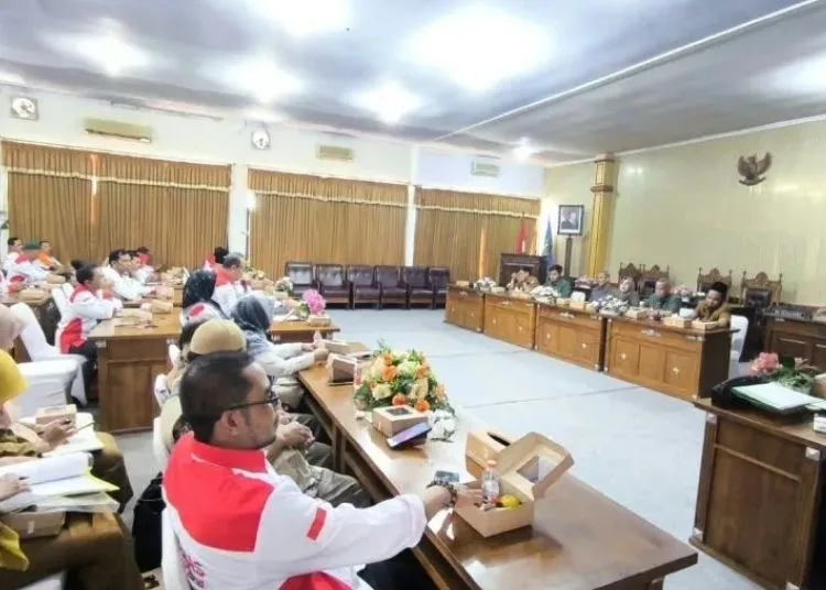 DPRD Kabupaten Batang bersama Pemerintah Kabupaten Batang dalam pembahasan Raperda RTRW fungsi Lahan Pertanian Pangan Berkelanjutan (LP2B) di Batang, belum lama ini. (Antara/Lingkarjateng.id)