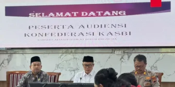 Ketua DPRD Jepara, Agus Sutisna, memimpin audiensi dari KASBI Jepara di gedung dewan setempat, Kamis, 17 September 2026. (Tomi Budianto/Lingkarjateng.id)