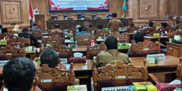 DPRD Pati dan Pemkab Pati rapat paripurna dalam agenda membahas sejumlah Raperda, Senin, Senin, 14 September 2026. (Lingkarjateng.id)