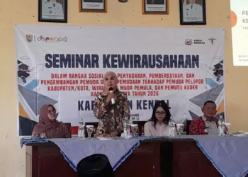 Bupati Kendal Dyah Kartika Permanasari menghadiri seminar kewirausahaan yang diselenggarakan Dinas Kepemudaan, Olahraga dan Pariwisata (Disporapar) di aula Kecamatan Sukorejo, Selasa, 8 September 2026. (Anik Kustiani/Lingkarjateng.id)