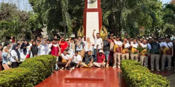 Jajaran DPC Gerindra Kudus berfoto bersama dalam kegiatan kerja bakti di kawasan Makam Pahlawan Kaliputu, Kecamatan Kudus Kota, Minggu pagi, 27 September 2026. (Dok. For Lingkarjateng.id)