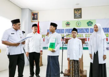 Gubernur Jawa Tengah, Ahmad Luthfi, bersama Wakil Gubernur Taj Yasin Maimoen menemui Kafilah Jateng untuk MTQ Nasional di Asrama Haji Manyaran, Kota Semarang, Rabu, 2 September 2026. (Humas Pemprov Jateng/Lingkarjateng.id)