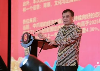 Gubernur Jawa Tengah, Ahmad Luthfi, memberi sambutan dalam Gala Dinner Festival Pertengahan Musim Gugur yang digelar masyarakat China Jawa Tengah Indonesia di Hotel PO, Kota Semarang, Sabtu, 19 September 2026. (Humas Pemprov Jateng/Lingkarjateng.id)