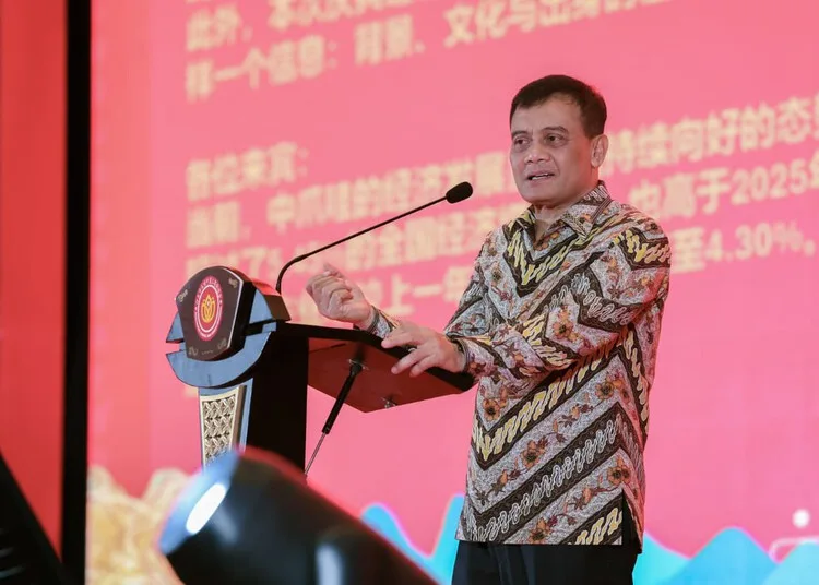 Gubernur Jawa Tengah, Ahmad Luthfi, memberi sambutan dalam Gala Dinner Festival Pertengahan Musim Gugur yang digelar masyarakat China Jawa Tengah Indonesia di Hotel PO, Kota Semarang, Sabtu, 19 September 2026. (Humas Pemprov Jateng/Lingkarjateng.id)