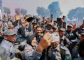 Gubernur Jawa Tengah, Ahmad Luthfi, berfoto dengan para anggota Satlinmas Jateng dalam Apel Akbar Satlinmas di Stadion Pandanaran, Wujil, Kabupaten Semarang, Rabu, 30 September 2026. (Humas Pemprov Jateng/Lingkarjateng.id)