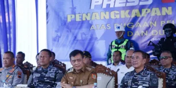 Gubernur Jawa Tengah, Ahmad Luthfi, saat menghadiri konferensi pers kasus penimbunan BBM ilegal di Markas Komando Pangkalan TNI Angkatan Laut Semarang, Senin, 21 September 2026. (Humas Pemprov Jateng/Lingkarjateng.id)