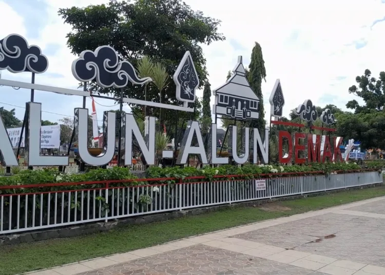 Alun-Alun Kota Demak. Foto : Lingkar Network/Burhan