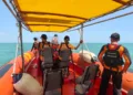 Tim SAR gabungan bergerak melakukan operasi penyisiran dengan mengerahkan Rigid Inflatable Boat (RIB) terhadap nelayan asal Indramayu yang hilang di laut Jepara. Foto: Dok.Kantor SAR Semarang/Lingkar