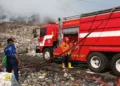 Damkar Semarang Kerahkan Armada 10.000 Liter untuk Bantu Padamkan TPA Putri Cempo Solo. Foto : Dok Damkar Kota Semarang For Lingkar