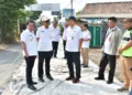 Plt Bupati Pekalongan Sukirman, meninjau progres pembangunan sejumlah ruas jalan di Kabupaten Pekalongan, Rabu (9/9/2026). Foto : Fahri Akbar/Lingkar