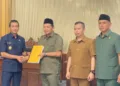 Wakil Bupati Batang Suyono (kiri), menghadir Rapat Paripurna di DPRD Batang, Kabupaten Batang. Foto: Dok.Pemkab Batang/Lingkar
