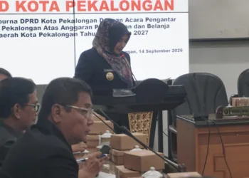Wakil Wali Kota Pekalongan Balgis Diab saat menyampaikan pengantar RAPBD Kota Pekalongan TA 2027 dalam Rapat Paripurna DPRD, Senin (14/9/2026). Foto : Fahri Akbar/Lingkar