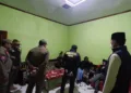 Sejumlah Petugas Satpol PP Batang melakukan penertiban umum dan gelar operasi pekat. Foto : Dok.Pemkab Batang / Lingkar