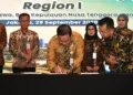 Plt. Bupati Pekalongan, H. Sukirman menandatangani pakta integritas bersama Kementerian Agraria dan Tata Ruang/Badan Pertanahan Nasional (ATR/BPN) di Jakarta Pusat, Selasa (29/09/2026). Foto : Dok.Prokompim Pekalongan for Lingkar
