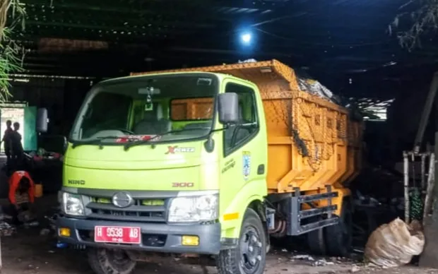 Truk DLH Salatiga mengangkut sampah dari TPS3R Bulu, Argomulyo, belum lama ini. Foto : Dok.DLH Salatiga/Lingkar