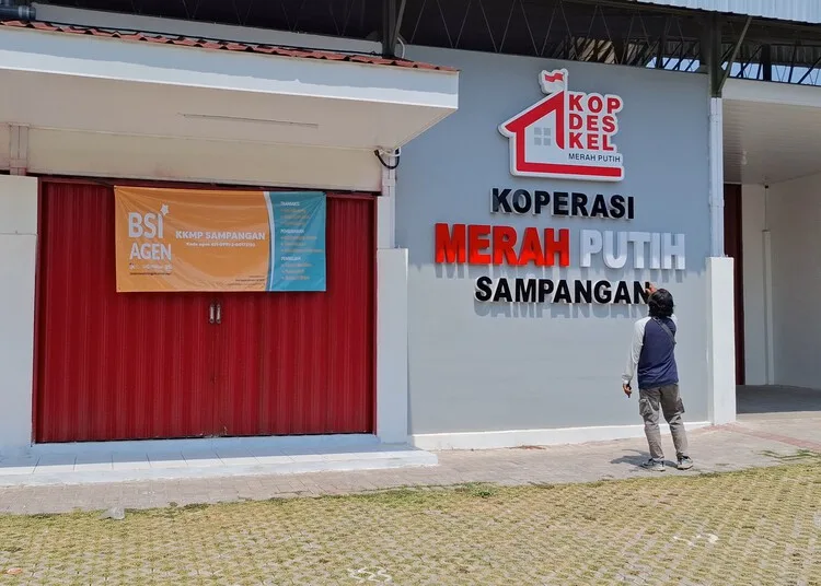 Gerai Koperasi Kelurahan Merah Putih Sampangan, Kota Semarang, tampak tidak ada aktivitas sejak penghentian operasional pada Kamis, 20 Agustus 2026 lalu. (Syahril Muadz/Lingkarjateng.id)