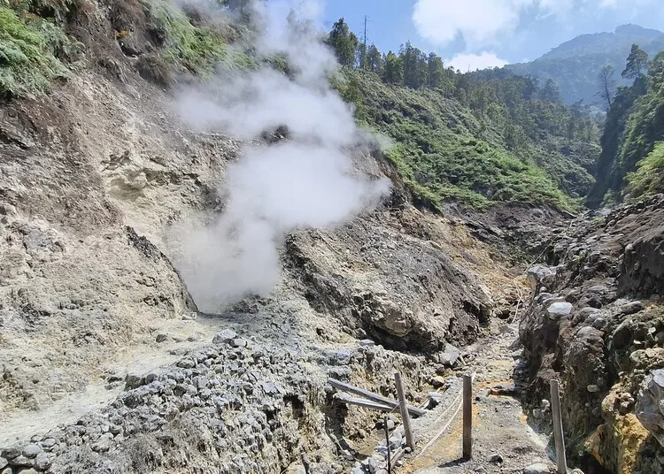 Kondisi kawah sekaligus sumber air panas yang ada di dalam kawasan DTW Candi Gedong Songo Gunung Ungaran di Desa Candi, Kecamatan Bandungan, Kabupaten Semarang, Selasa, 1 September 2026. (Hesty Imaniar/Lingkarjateng.id)