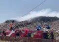 Mobil damkar dikerahkan untuk memadamkan kebakaran di TPS Plosojenar, Kecamatan Jakenan, Kabupaten Pati, pada Rabu, 23 September 2026. (Fahtur Rohman/Lingkarjateng.id)