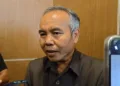 Kepala Dindikbud Kabupaten Pekalongan, Kholid, memberi keterangan kepada awak media, Rabu, 23 September 2026. (Fahri Alakbar/Lingkarjateng.id)