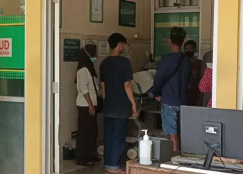 Pasien mengalami gejala keracunan dirawat di IGD RSUD Kalisari pada Selasa, 22 September 2026. (dok for Lingkarjateng.id)
