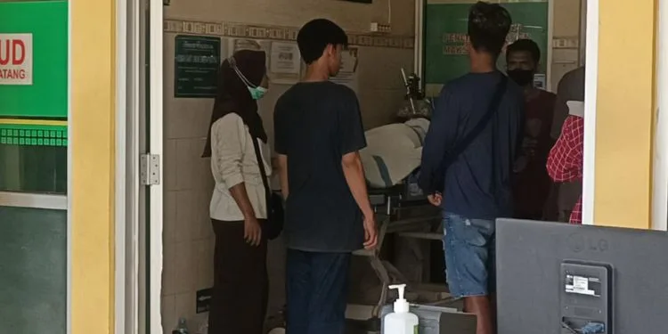 Pasien mengalami gejala keracunan dirawat di IGD RSUD Kalisari pada Selasa, 22 September 2026. (dok for Lingkarjateng.id)