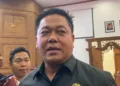 Ketua DPRD Kabupaten Pati, Ali Badrudin, memberikan keterangan kepada awak media usai rapat paripurna pada Senin, 14 September 2026. (Fahtur Rohman/Lingkarjateng.id)