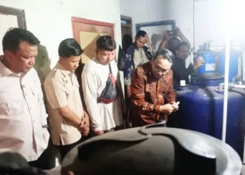 Plt Bupati Pati Risma Ardhi Chandra meninjau kondisi dapur SPPG penyedia Makan Bergizi Gratis di Kecamatan Gembong baru-baru ini. (dok for Lingkarjateng.id)