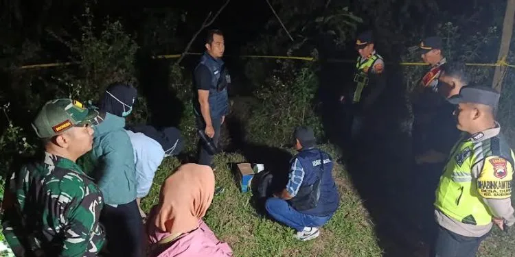 Tim Polres Semarang bersama Unit Tim Inafis memeriksa lokasi penemuan mayat bayi di kebun warga Dusun Kropoh, Desa Duren, Kecamatan Bandungan, Kabupaten Semarang pada Kamis, 3 September 2026. (dok Polres Semarang/Lingkarjateng.id)