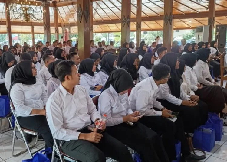PPPK Paruh Waktu Pemkab Grobogan saat mengikuti pelantikan. (Ahmad Abror/Lingkarjateng.id)