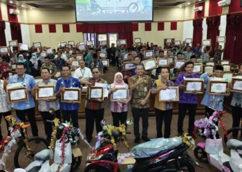 Para wajib pajak di Kabupaten Jepara yang menerima penghargaan atas pelunasan Pajak Bumi dan Bangunan Perdesaan dan Perkotaan (PBB-P2), Selasa, 8 September 2026. (dok for Lingkarjateng.id)