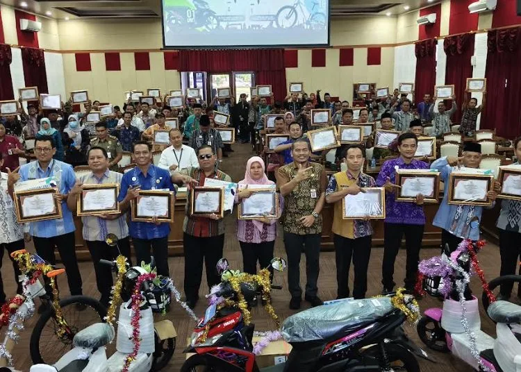 Para wajib pajak di Kabupaten Jepara yang menerima penghargaan atas pelunasan Pajak Bumi dan Bangunan Perdesaan dan Perkotaan (PBB-P2), Selasa, 8 September 2026. (dok for Lingkarjateng.id)