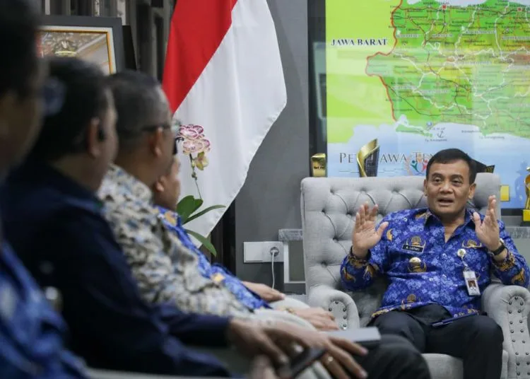 Gubernur Jawa Tengah, Ahmad Luthfi, saat menerima tim PT Jawa Tengah Agro Berdikari (JTAB) di kantornya pada Kamis, 17 September 2026. (Humas Pemprov Jateng/Lingkarjateng.id)