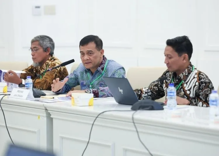 Gubernur Jawa Tengah, Ahmad Luthfi (tengah), memaparkan kinerja pemerintah daerah dalam rapat penilaian ketiga ajang Penghargaan Pembangunan Daerah (PPD belum lama ini. (Humas Pemprov Jateng)