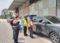 Polres Kudus saat melakukan olah TKP terkait dugaan kasus pencurian di depan Gudang Keramik 46, Jalan Lingkar Ngembal, Desa Ngembal Kulon, Kecamatan Jati, Kabupaten Kudus, Senin, 7 September 2026. (Nisa Hafizdotus S./Lingkarjateng.id)