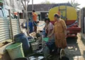 Penyaluran bantuan air bersih ke salah satu desa terdampak kekeringan di Kabupaten Blora. (Eko Wicaksono/Lingkarjateng.id)