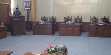 Bupati Batang, M. Faiz Kurniawan, menyampaikan rapat di DPRD Kabupaten Batang pada Kamis, 3 September 2026. (dok for Lingkarjateng.id)