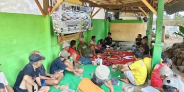 Para petani mengikuti kursus tani yang diselenggarakan Dinas Ketahanan Pangan dan Pertanian di Desa Sidomukti, Kecamatan Karanganyar, Kamis, 24 September 2026. (Fahri Akbar/Lingkarjateng.id)