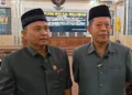Ketua DPRD Kabupaten Pekalongan Abdul Munir (kanan) bersama Wakil Ketua DPRD Sumar Rosul (kiri) memberikan keterangan terkait pelaksanaan Pilkades 2026 di Kabupaten Pekalongan, usai rapat paripurna, Jumat, 11 September 2026. (Fahri Akbar/Lingkarjateng.id)