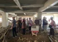 Instansi lintas sektoral saat meninjau pembangunan Gedung Kudus Sehat, belum lama ini. (Bisa Hafidzotus S./Lingkarjateng.id)