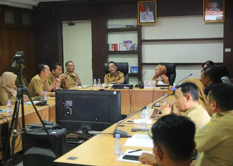Dekranasda Kabupaten Kudus saat mengadakan rapat persiapan pengobatan gratis dan pesta rakyat bersama KOG dan Sedekah Rombongan di Ruang Rapat Setda Kabupaten Kudus, Senin, 28 September 2026. (Nisa Hafidzotus S./Lingkarjateng.id)