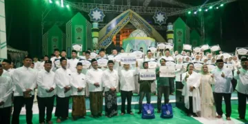 Kafilah Jawa Tengah yang yang meraih juara pada Musabaqah Tilawatil Qur’an (MTQ) Nasional XXXI mendapat bonus berupa uang pembinaan hingga hadiah umrah, di Lapangan Pancasila Simpang Lima Kota Semarang, Rabu, 23 September 2026. (dok Humas Pemprov Jateng)