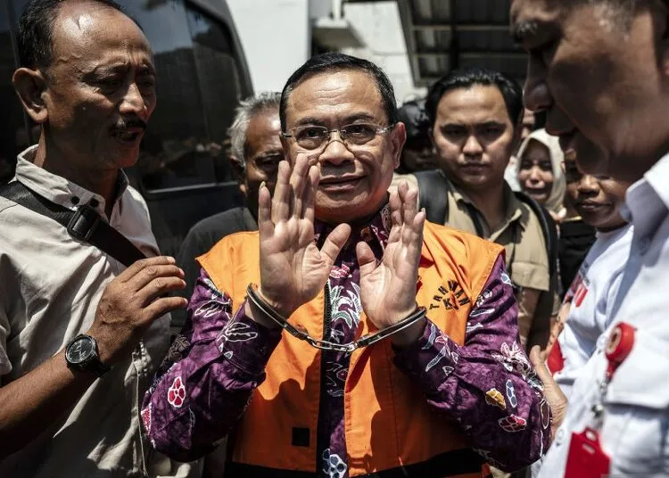 Bupati Pati nonaktif Sudewo berjalan menuju mobil tahanan usai mengikuti sidang pembacaan tuntutan di Pengadilan Tipikor Semarang, Senin, 21 September 2026. (Antara/Lingkarjateng.id)