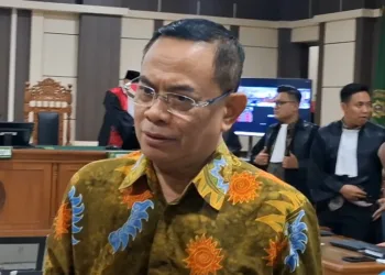 Bupati Pati nonaktif Sudewo memberi keterangak kepada awak media usai menjalani persidangan di Pengadilan Tipikor Semarang, Senin, 7 September 2026. (Rizky Syahrul Al-Fath/Lingkarjateng.id)