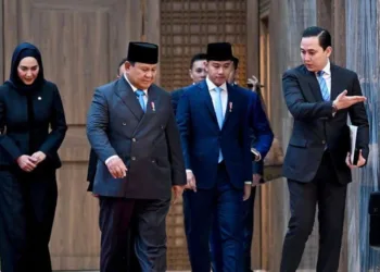 Presiden Prabowo Subianto (kedua kiri) didampingi Wapres Gibran Rakabuming (keuda kanan) menghadiri Rapat Paripurna ke-19 DPR RI Masa Persidangan V Tahun Sidang 2025-2026 untuk menyampaikan KEM-PPKF RAPBN 2027 di Kompleks Parlemen, Jakarta, Rabu, 20 Mei 2026. (Antara/Lingkarjateng.id)