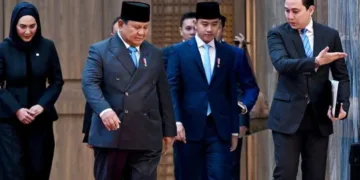 Presiden Prabowo Subianto (kedua kiri) didampingi Wapres Gibran Rakabuming (keuda kanan) menghadiri Rapat Paripurna ke-19 DPR RI Masa Persidangan V Tahun Sidang 2025-2026 untuk menyampaikan KEM-PPKF RAPBN 2027 di Kompleks Parlemen, Jakarta, Rabu, 20 Mei 2026. (Antara/Lingkarjateng.id)