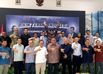 Ketua Umum JMSI, Teguh Santosa (depan tengah), saat menghadiri acara pembukaan UKW hasil kerja sama JMSI dan Pikiran Rakyat di Hall Dewan Pers, Jalan Kebon Sirih, Jakarta, Rabu, 30 September 2026. (Dok. For Lingkarjateng.id)