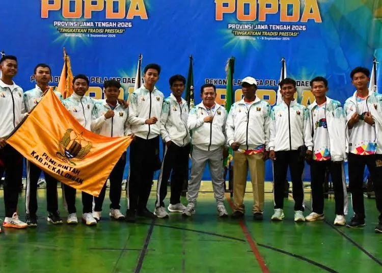 Plt Bupati Pekalongan Sukirman (kelima kanan) menghadiri pembukaan Pekan Olahraga Pelajar Daerah (POPDA) Jawa Tengah 2026 di GOR Jatidiri, Semarang, Selasa, 1 September 2026. (Dok Humas Pemkab Pekalongan/Lingkarjateng.id)