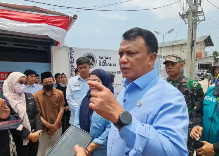 Mayjen TNI (Purn.) Trenggono saat sidak SPPG Bela Batang Sejahtera, buntut kasus ratusan warga keracunan di Bawang Batang, Sabtu (26/9) Dok. Lingkarjateng.id